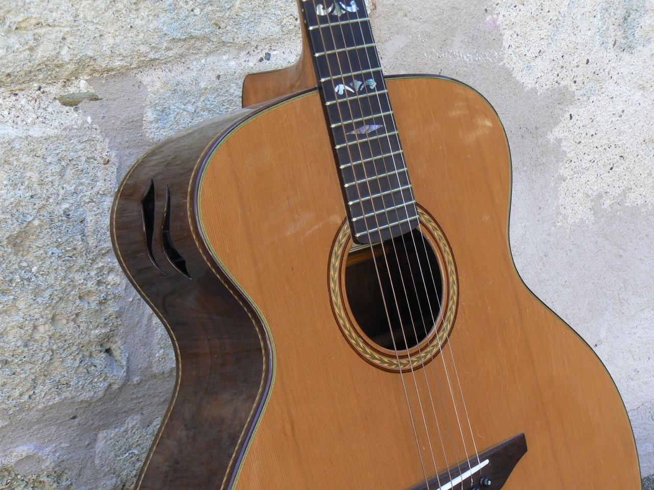 Guitare folk-concert fond